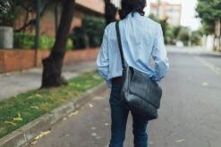 Piel Leather Positano Messenger -Travelpro || Samsonite Shop Piel Leather Positano Messenger 5